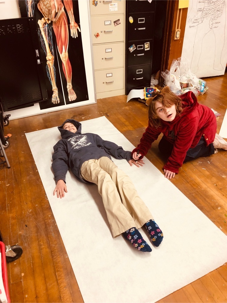 Annacat assists her partner Rylee in outlining her body.
